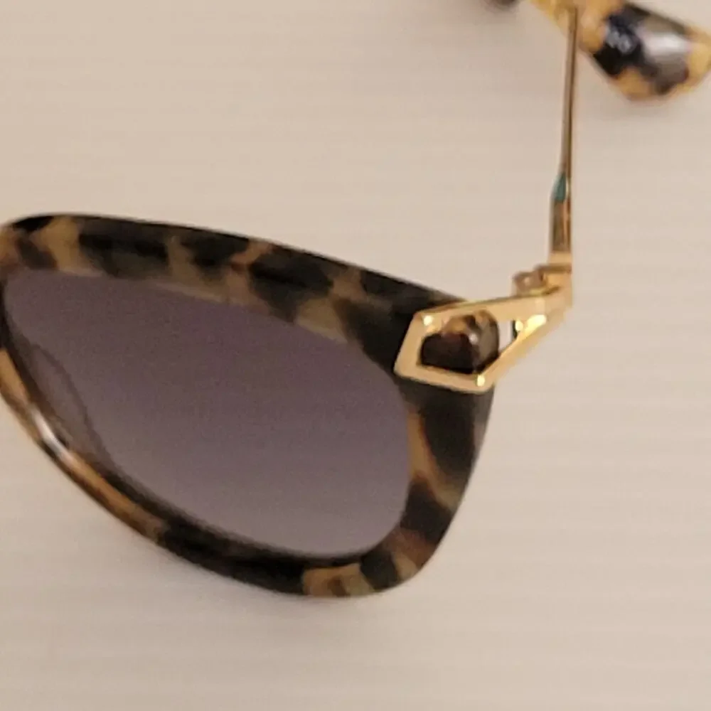 SONIX Sunglasses Women's Melrose Cat Eye Tortoise Plastic frame